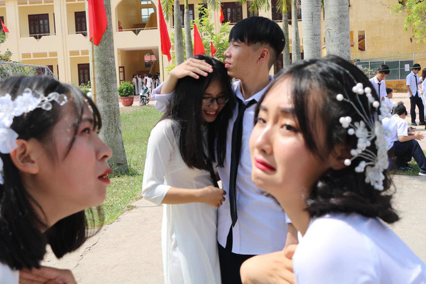 Những hình ảnh “lầy lội nhưng vô tội” của học sinh thời nay ngày khai giảng ảnh 6