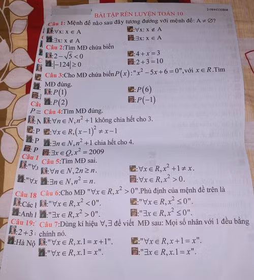 Thay vì để đáp án là A, B, C, D thì giáo viên đã thay bằng 4 nhân vật trong phim Tây Du Ký.