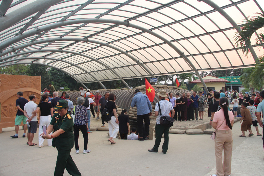 Hầm Đờ-cát-tơ-ri ngày 29/4. Hầm Đờ-cát-tơ-ri ngày 29/4.