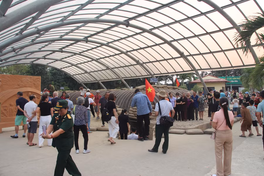 Hầm Đờ-cát-tơ-ri ngày 29/4. Hầm Đờ-cát-tơ-ri ngày 29/4.