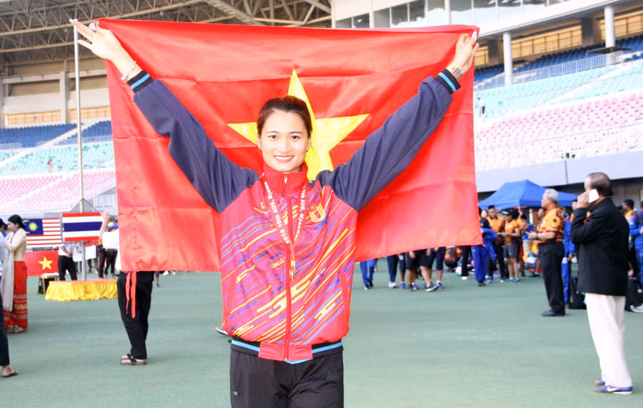 Nguyễn Thị Oanh - vận động viên duy nhất giành đủ bộ huy chương (vàng, bạc và đồng)