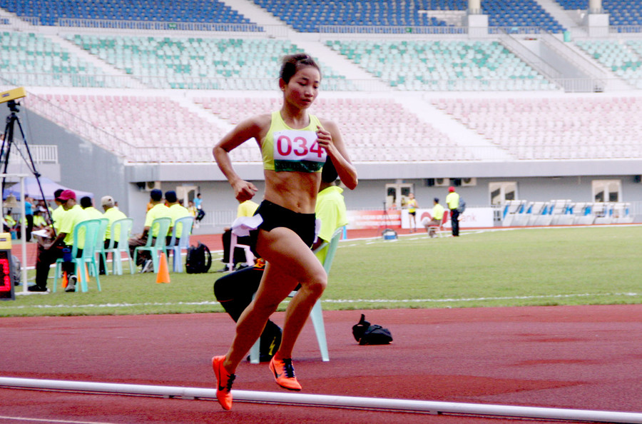 Nguyễn Thị Oanh - huy chương vàng 1.500m