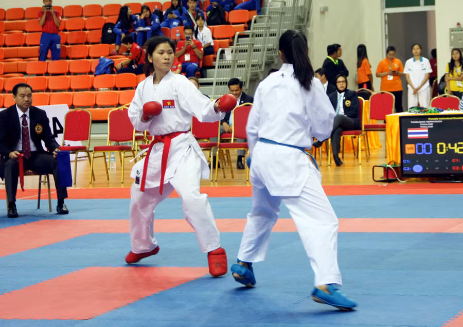 Ngày mai, môn karate tiếp tục tranh tài ở nội dung đồng đội.