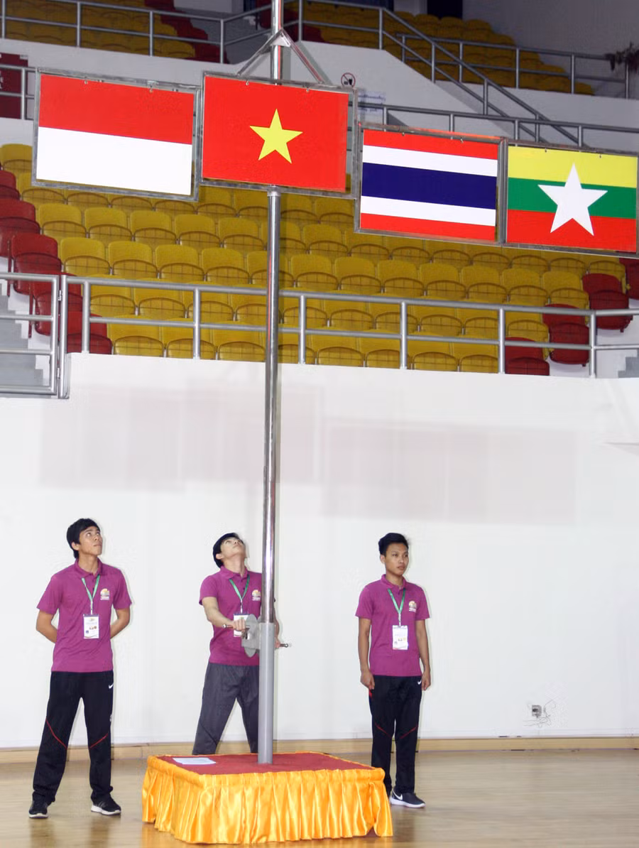 Quốc kỳ, Quốc ca Việt Nam tiếp tục bay cao, vang xa trên đất Myanmar.