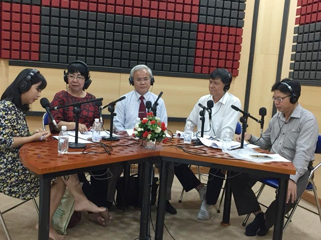 Các chuyên gia, cán bộ quản lý giáo dục TPHCM tại buổi đối thoại