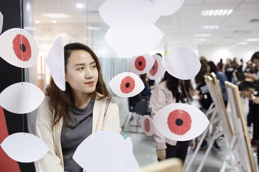 Sinh viên dự án với thông điệp truyền tải đầy tính biểu tượng