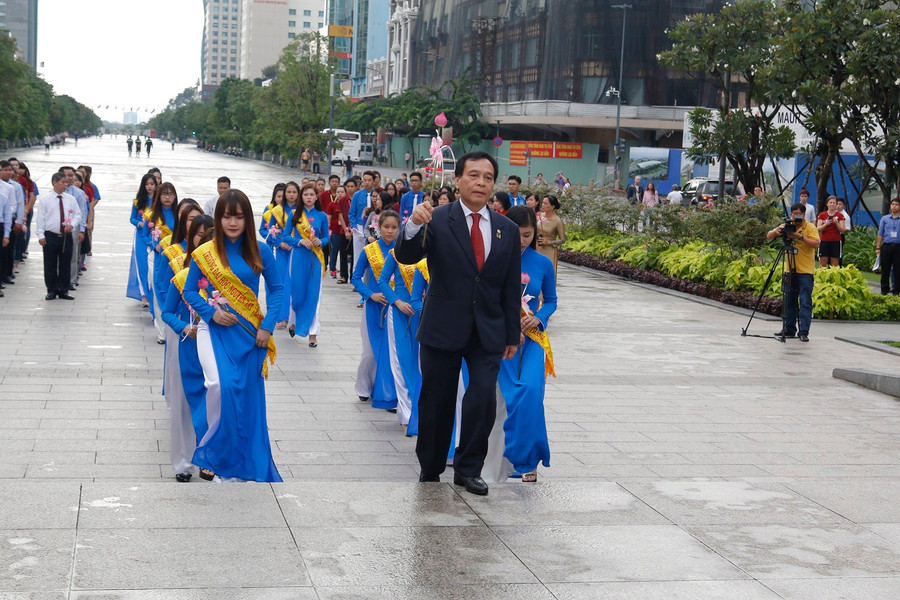 Ngọn lửa thiêng liêng trải qua nhiều hành trình trên đường về đến TP Hồ Chí Minh