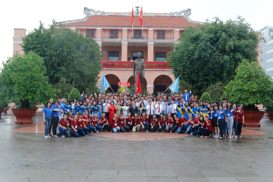 Lễ dâng hương Bác tại Bến Nhà Rồng (TPHCM) nơi Bác ra đi tìm đường cứu nước