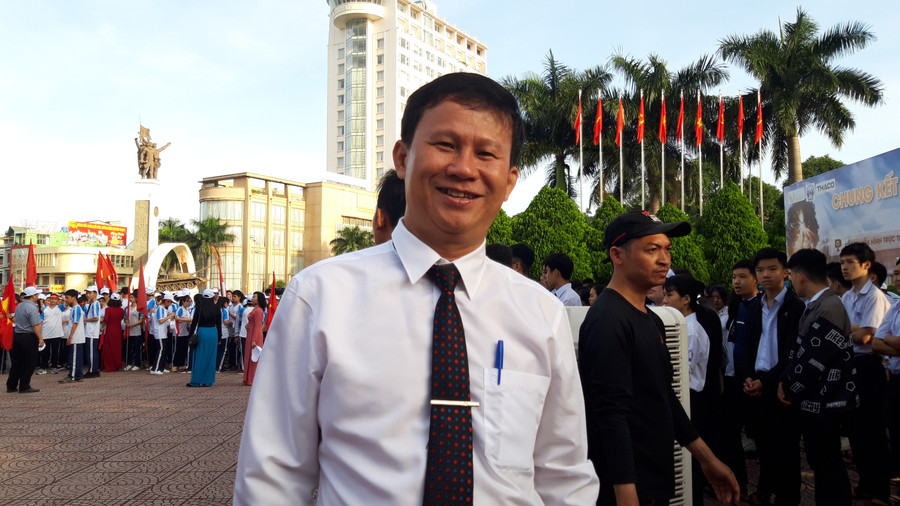 Thầy Bồng vô cùng hạnh phúc và hi vọng học trò của mình sẽ giành thành tích cao nhất trong cuộc thi lần này.