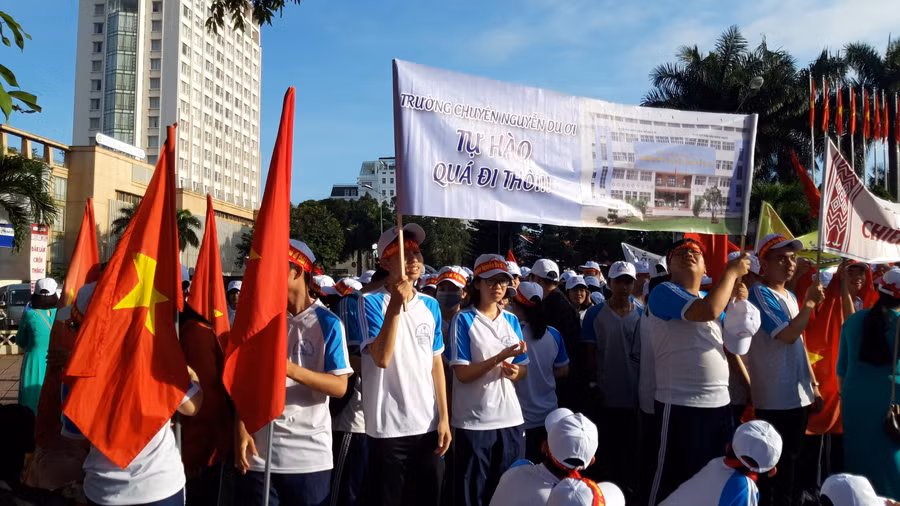 Những băng rôn, khẩu hiệu cổ vũ cho Thắng tự tin, giành chiến thắng.