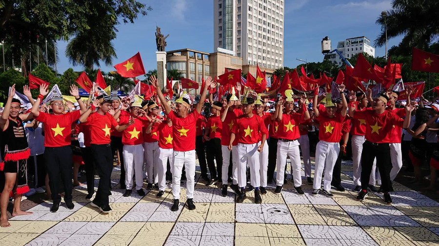 Sôi động ở điểm cầu Đắk Lắk sau phần thi đầu tiên.