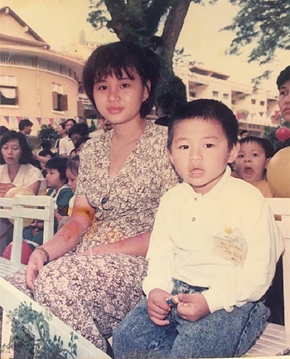 Sau 20 lần phẫu thuật thẩm mỹ, gương mặt diễn viên Lê Giang biến đổi ra sao? ảnh 1 So với gương mặt hiện tại, sóng mũi của cô lúc đó chưa thon và thẳng, cằm vuông.