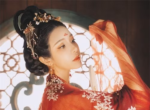 ky quai my nu 6 lan ga chong, u50 van duoc hoang de kem 15 tuoi si me hinh anh 2