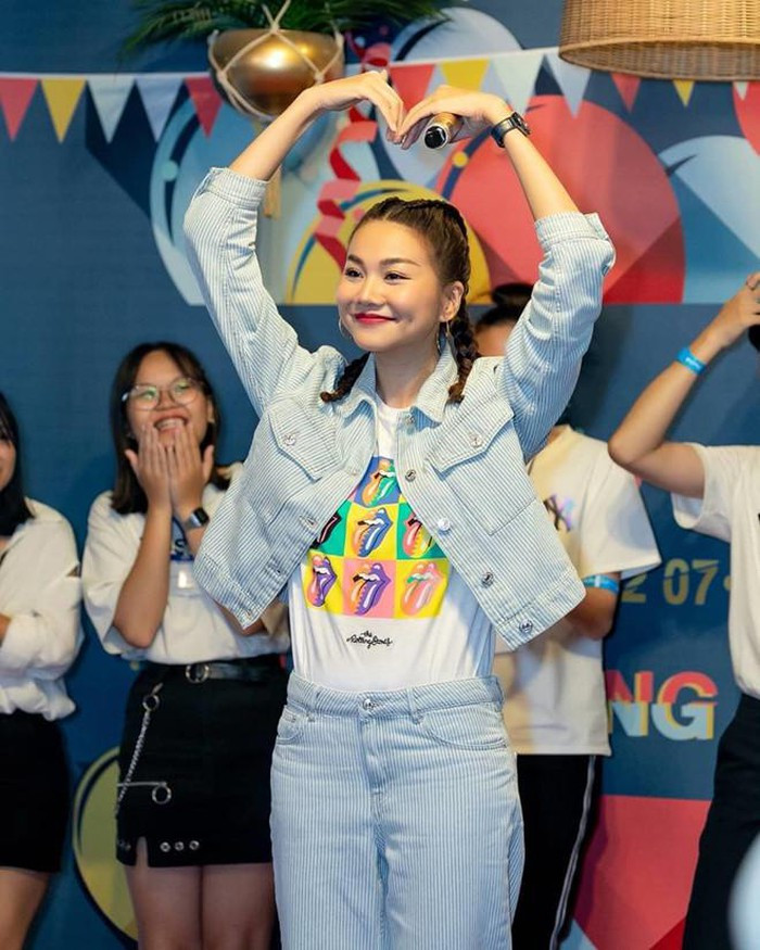 Bất ngờ phong cách "hồi teen" ở tuổi ngoài 30 của Hồ Ngọc Hà, Minh Hằng ảnh 6 Bất ngờ phong cách "hồi teen" ở tuổi ngoài 30 của Hồ Ngọc Hà, Minh Hằng ảnh 6