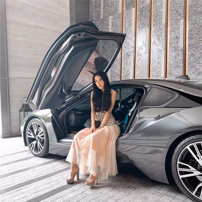 Cuộc sống xa hoa, sang chảnh đúng chuẩn “sinh ra đã ngậm thìa vàng” của hotgirl Thái Lan ảnh 14