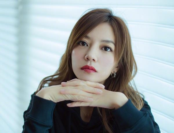 Trieu Vy tu tin de mat moc, bi nhan xet kem sac hinh anh 2 