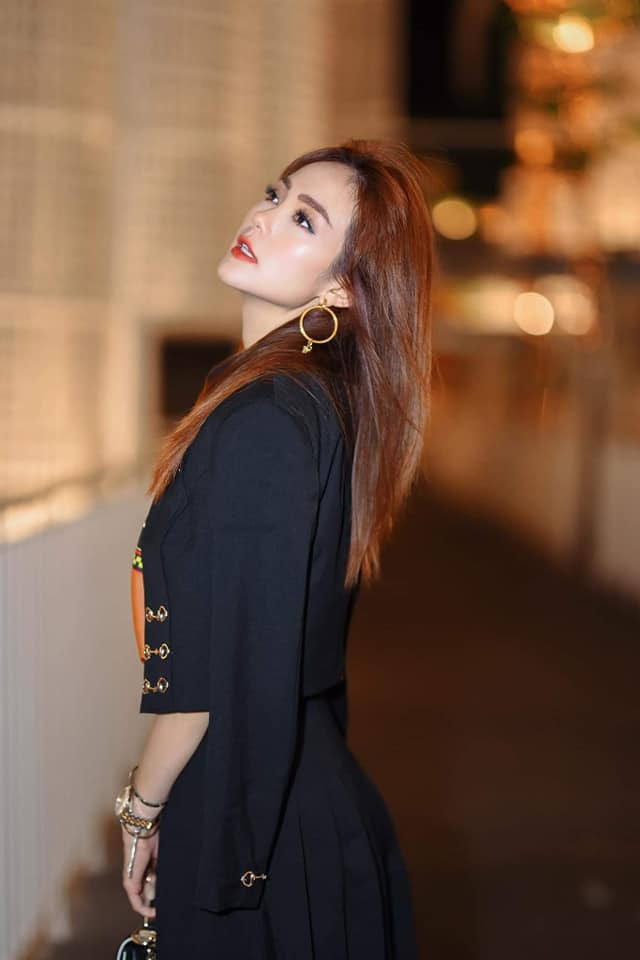 Minh Hằng bị fan soi photoshop kéo dài chân đến méo cả bậc thang ảnh 5 Nhan sắc ngày càng thăng hạng nhưng Minh Hằng bị fan soi photoshop kéo dài chân đến méo cả bậc thang-5