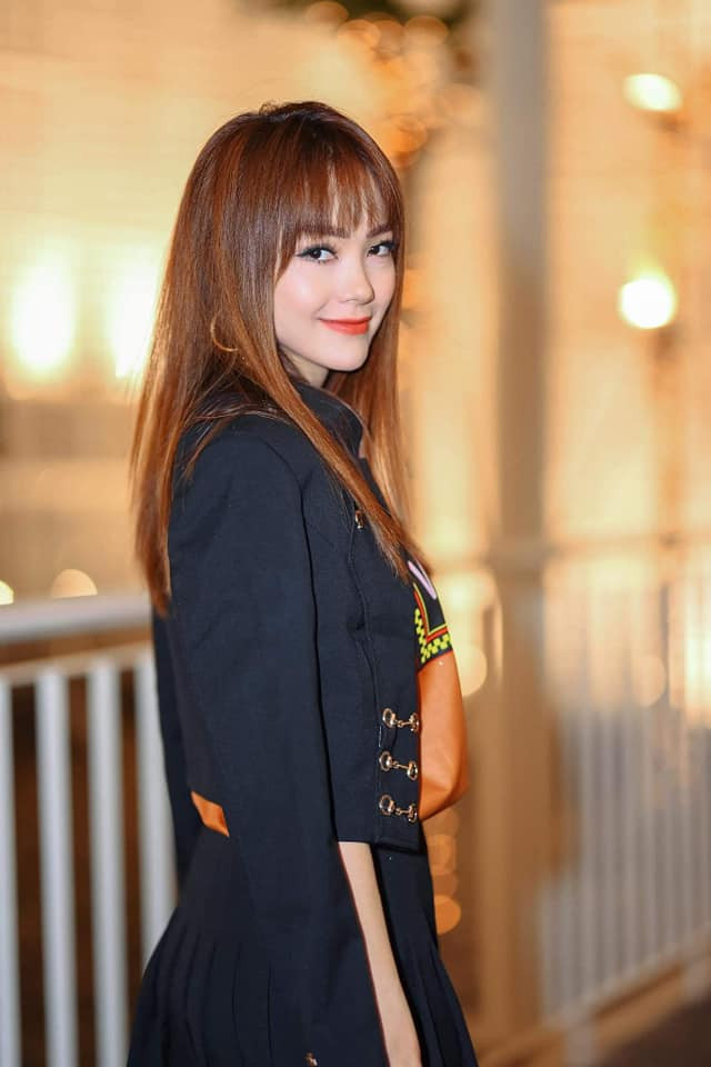 Minh Hằng bị fan soi photoshop kéo dài chân đến méo cả bậc thang ảnh 7 Nhan sắc ngày càng thăng hạng nhưng Minh Hằng bị fan soi photoshop kéo dài chân đến méo cả bậc thang-7