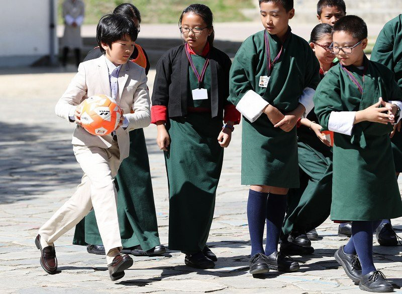Hoàng tử nhỏ Nhật Bản gây sốt cộng đồng mạng với hình ảnh quá đáng yêu ở Bhutan ảnh 8 Hoàng tử nhỏ Nhật Bản gây sốt cộng đồng mạng với hình ảnh quá đáng yêu ở Bhutan ảnh 8