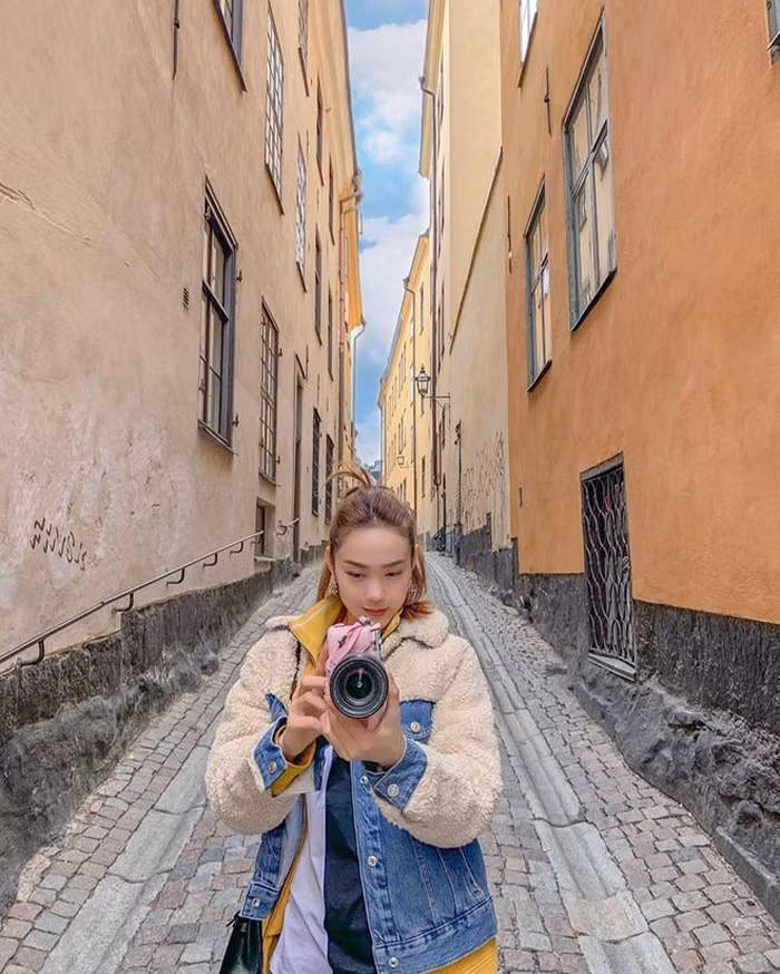 Bất ngờ phong cách "hồi teen" ở tuổi ngoài 30 của Hồ Ngọc Hà, Minh Hằng ảnh 10