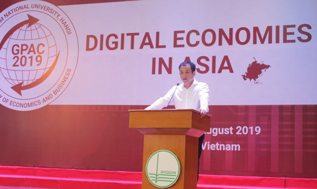 PGS.TS Phạm Bảo Sơn - Phó Giám đốc Đại học Quốc Gia Hà Nội phát biểu khai mạc chương trình. Ảnh: Ngọc Trang. PGS.TS Phạm Bảo Sơn - Phó Giám đốc Đại học Quốc Gia Hà Nội phát biểu khai mạc chương trình. Ảnh: Ngọc Trang.