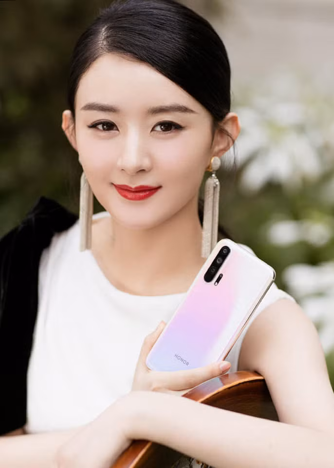 Triệu Lệ Dĩnh khoe vóc dáng thon thả, chính thức tái xuất showbiz sau thời gian ở cữ-7