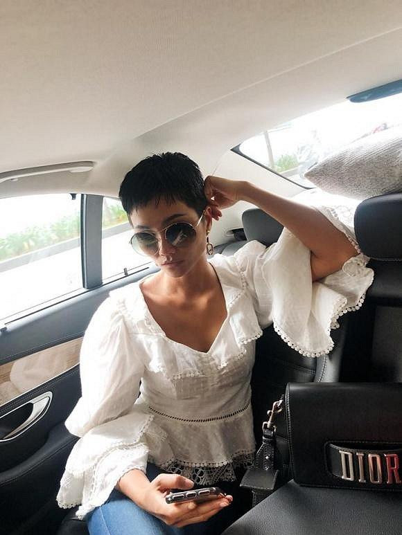 Xóa “mác” Hoa hậu nghèo nhất Việt Nam, Mỹ Linh và H"Hen Niê ngày càng chăm diện hàng hiệu ảnh 7 "thoat mac" hoa hau ngheo nhat viet nam, my linh va h'hen nie ngay cang cham dien hang hieu - 9