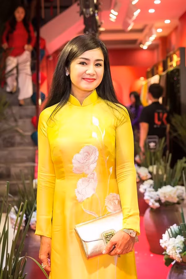 thu ha "la ngoc canh vang”: nhan sac dai cac tre mai khong gia, tuoi 50 tro thanh nsnd hinh anh 6