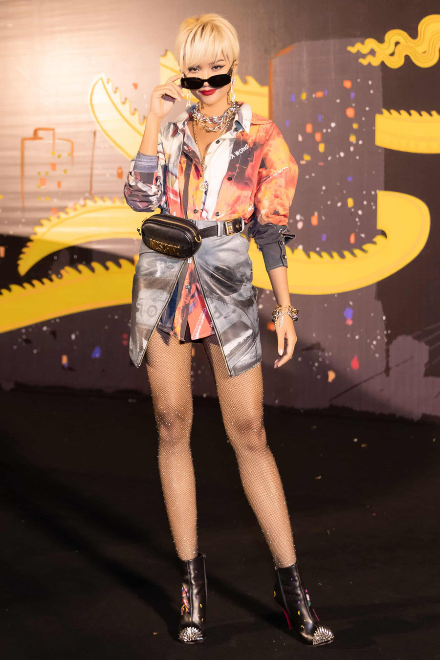 Xóa “mác” Hoa hậu nghèo nhất Việt Nam, Mỹ Linh và H"Hen Niê ngày càng chăm diện hàng hiệu ảnh 4 "thoat mac" hoa hau ngheo nhat viet nam, my linh va h'hen nie ngay cang cham dien hang hieu - 6