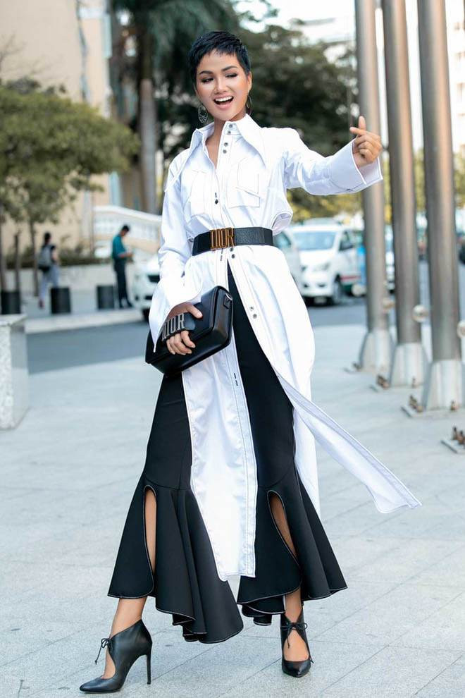 Xóa “mác” Hoa hậu nghèo nhất Việt Nam, Mỹ Linh và H"Hen Niê ngày càng chăm diện hàng hiệu ảnh 5 "thoat mac" hoa hau ngheo nhat viet nam, my linh va h'hen nie ngay cang cham dien hang hieu - 7