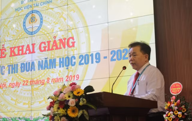 PGS,TS.NGƯT Nguyễn Trọng Cơ phát biểu tại Lễ khai giảng.Ảnh: Ngọc Trang.