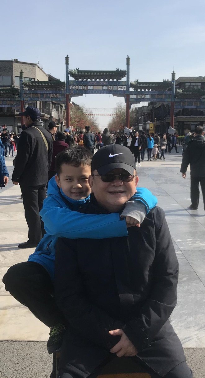 Từng cuống quýt khi có con ở tuổi 60, ít ai ngờ “Hòa Thân” Vương Cương chăm con tận tụy thế này ảnh 10 Từng cuống quýt khi có con ở tuổi 60, ít ai ngờ “Hòa Thân” Vương Cương chăm con tận tụy thế này ảnh 10