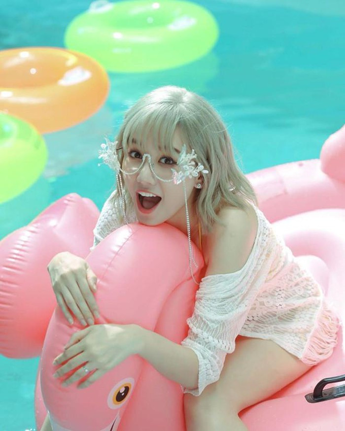 Bất ngờ phong cách "hồi teen" ở tuổi ngoài 30 của Hồ Ngọc Hà, Minh Hằng ảnh 13 Bất ngờ phong cách "hồi teen" ở tuổi ngoài 30 của Hồ Ngọc Hà, Minh Hằng ảnh 13