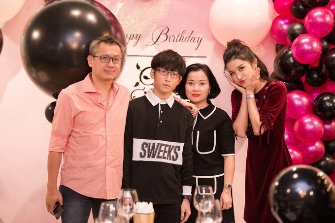 Mẹ Á hậu Huyền My sốt ruột mỗi lần thấy con gái chụp ảnh áo cưới ảnh 3 Gia đình Á hậu Huyền My.