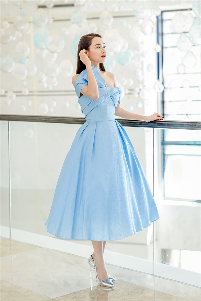 Nhã Phương diện váy xanh ngọc khoe eo thon dáng đẹp sau khi sinh con nha phuong dien vay xanh ngoc khoe eo thon dang dep sau khi sinh con