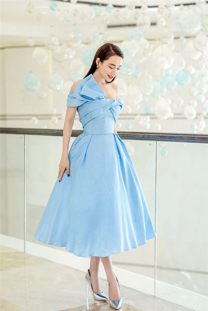 Nhã Phương diện váy xanh ngọc khoe eo thon dáng đẹp sau khi sinh con nha phuong dien vay xanh ngoc khoe eo thon dang dep sau khi sinh con