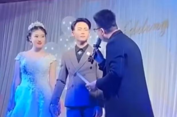 Hình ảnh thầy giáo trả lại thư tình cho học sinh trong ngày cưới.