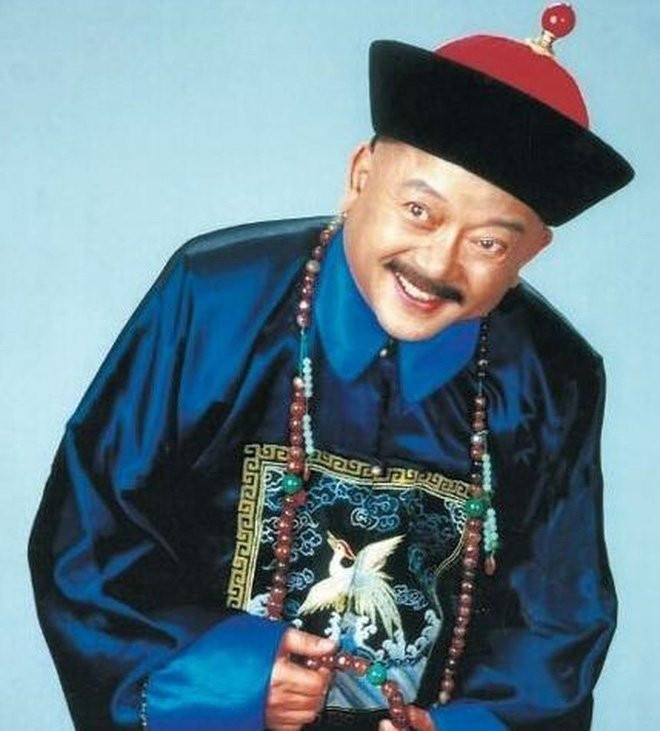 Từng cuống quýt khi có con ở tuổi 60, ít ai ngờ “Hòa Thân” Vương Cương chăm con tận tụy thế này ảnh 1 Từng cuống quýt khi có con ở tuổi 60, ít ai ngờ “Hòa Thân” Vương Cương chăm con tận tụy thế này ảnh 1