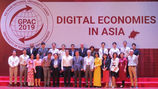 Đại diện các giảng viên của các trường ĐH tham dự chương trình.