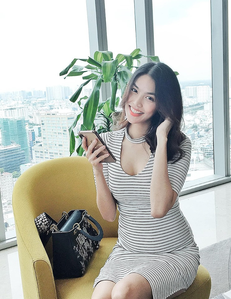 Dòng trạng thái tự nhận bản thân là 