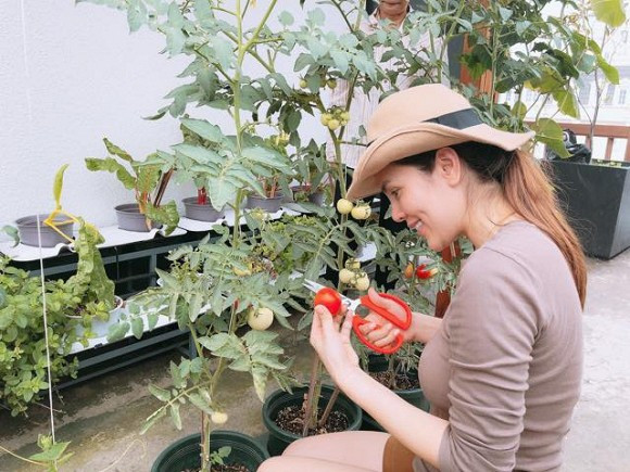 Cuộc sống trong biệt thự sang chảnh của Hoa hậu quỳ gối rửa chân cho chồng, nhìn một góc phòng khách cũng đủ lác mắt - Ảnh 9. Cuộc sống trong biệt thự sang chảnh của Hoa hậu quỳ gối rửa chân cho chồng, nhìn một góc phòng khách cũng đủ lác mắt - Ảnh 9.