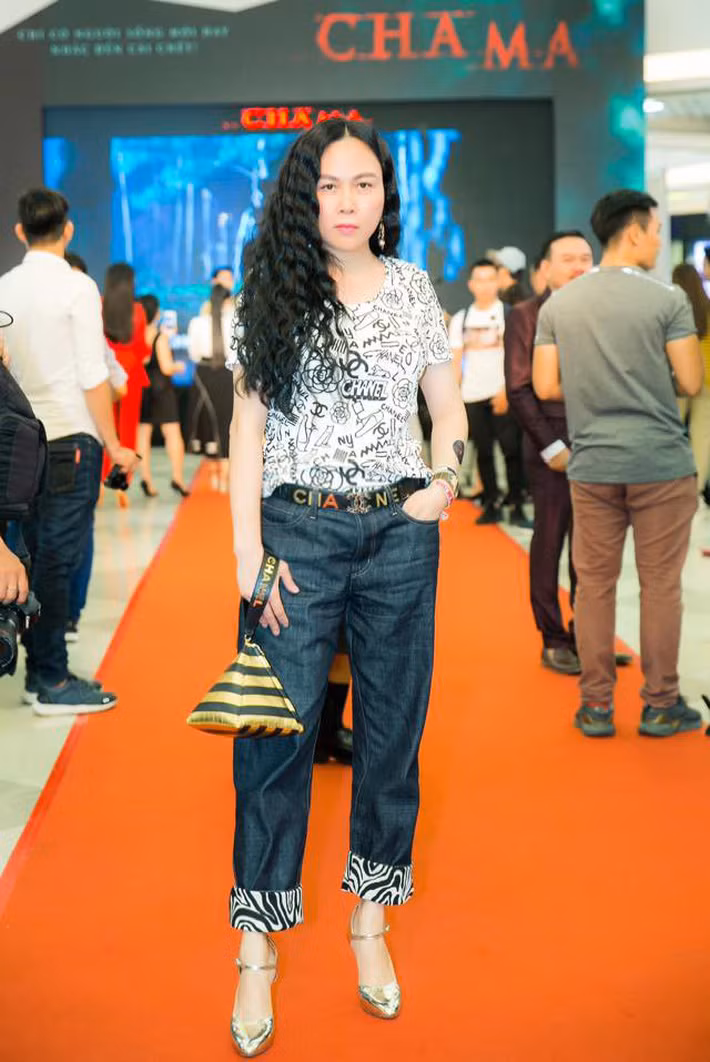 Phượng Chanel tái xuất: Ăn vận đơn giản nhưng vẫn mắc một lỗi phổ biến khiến trang phục kém sang” vài phần-3