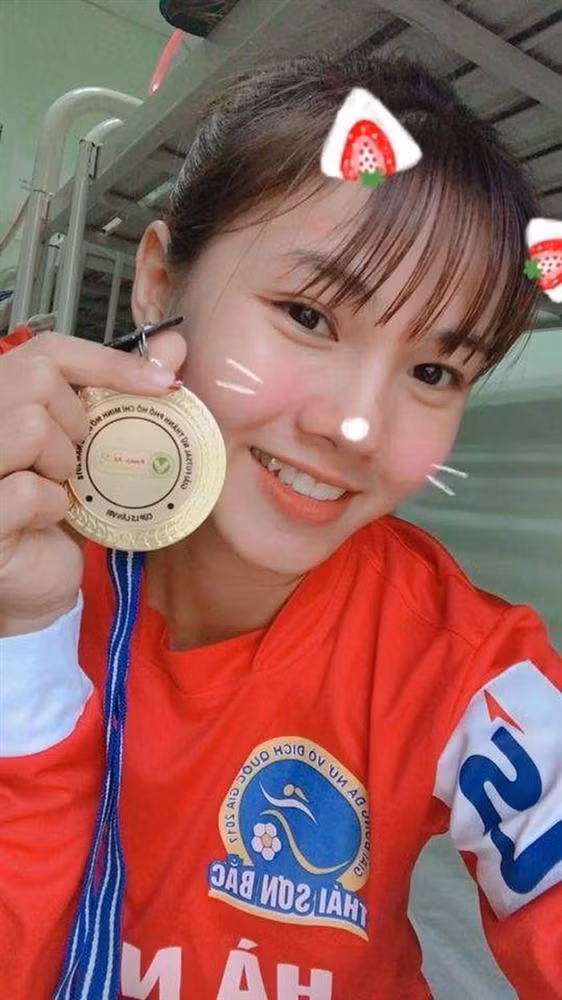 Nữ cầu thủ được dân mạng gọi là hoa khôi đội tuyển Việt Nam-3