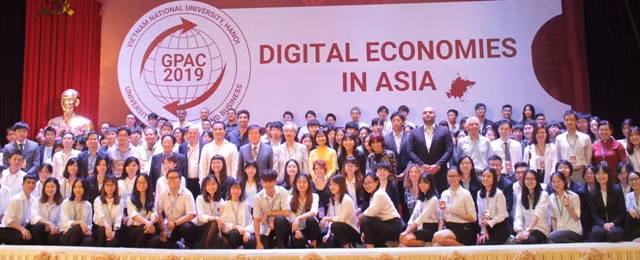 Các sinh viên và giảng viên đến dự Diễn đàn Sinh viên châu Á - GPAC. Ảnh: Ngọc Trang