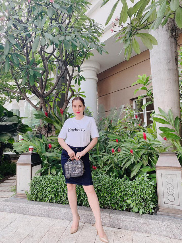 Cuộc sống trong biệt thự sang chảnh của Hoa hậu quỳ gối rửa chân cho chồng, nhìn một góc phòng khách cũng đủ lác mắt - Ảnh 4. Cuộc sống trong biệt thự sang chảnh của Hoa hậu quỳ gối rửa chân cho chồng, nhìn một góc phòng khách cũng đủ lác mắt - Ảnh 4.
