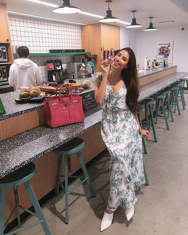 Ít ai ngờ Phạm Hương chỉ trung thành với 3 đôi cao gót này ảnh 2 tui hieu thi moi ngay 1 cai, nhung pham huong chi trung thanh voi 3 doi cao got nay thoi! - 4