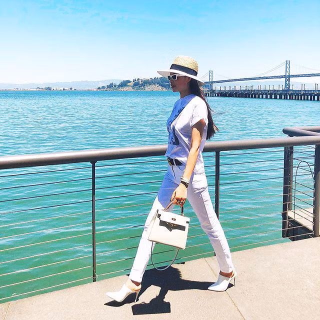 Ít ai ngờ Phạm Hương chỉ trung thành với 3 đôi cao gót này ảnh 4 tui hieu thi moi ngay 1 cai, nhung pham huong chi trung thanh voi 3 doi cao got nay thoi! - 6