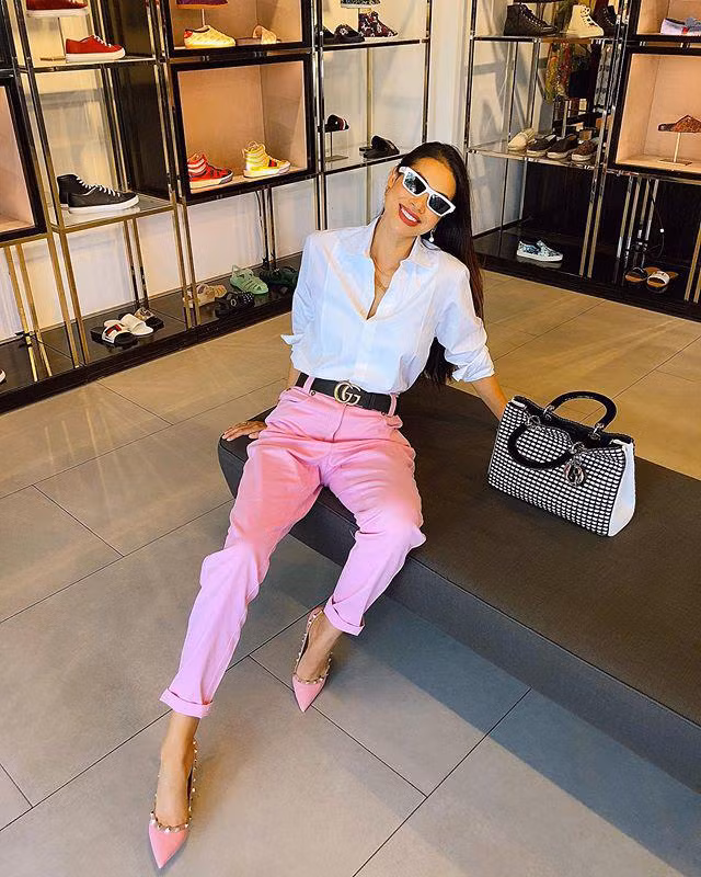 Ít ai ngờ Phạm Hương chỉ trung thành với 3 đôi cao gót này ảnh 7 tui hieu thi moi ngay 1 cai, nhung pham huong chi trung thanh voi 3 doi cao got nay thoi! - 9