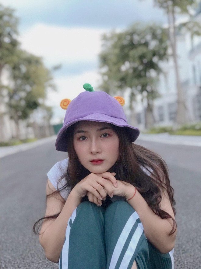 Chỉ một bức ảnh mặc áo dài, cô gái khiến dân mạng trầm trồ và hình quá khứ bất ngờ ảnh 7 Chỉ một bức ảnh mặc áo dài, cô gái khiến dân mạng trầm trồ và hình quá khứ bất ngờ ảnh 7