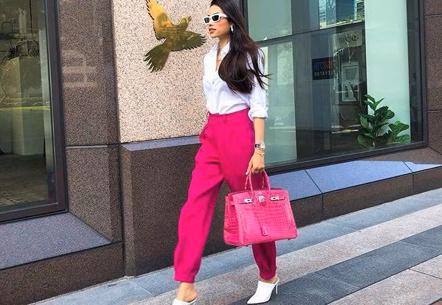 Phạm Hương chẳng hề khiến cho hình ảnh.